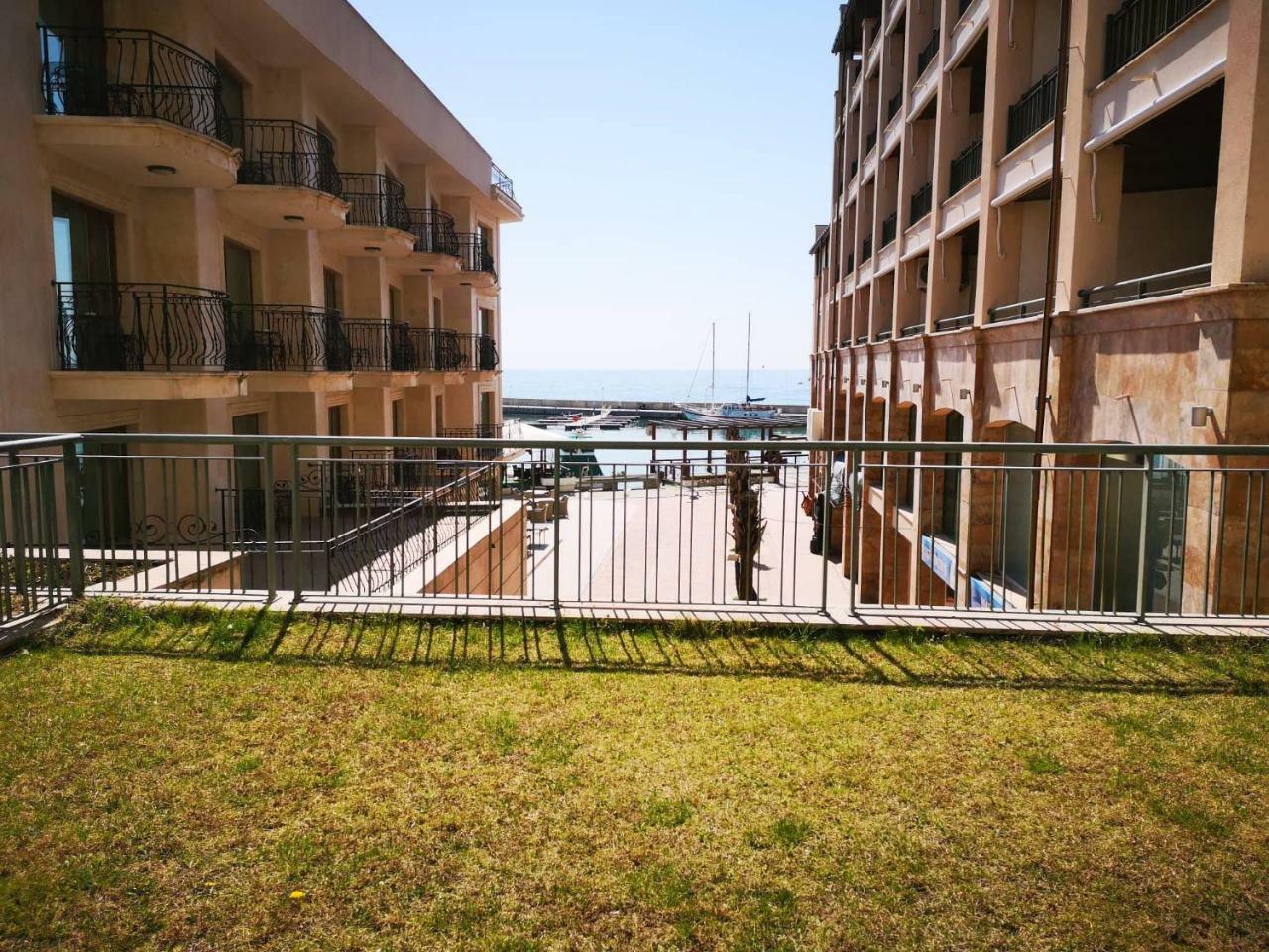 Marina City Aparthotel Baltschik Exterior foto
