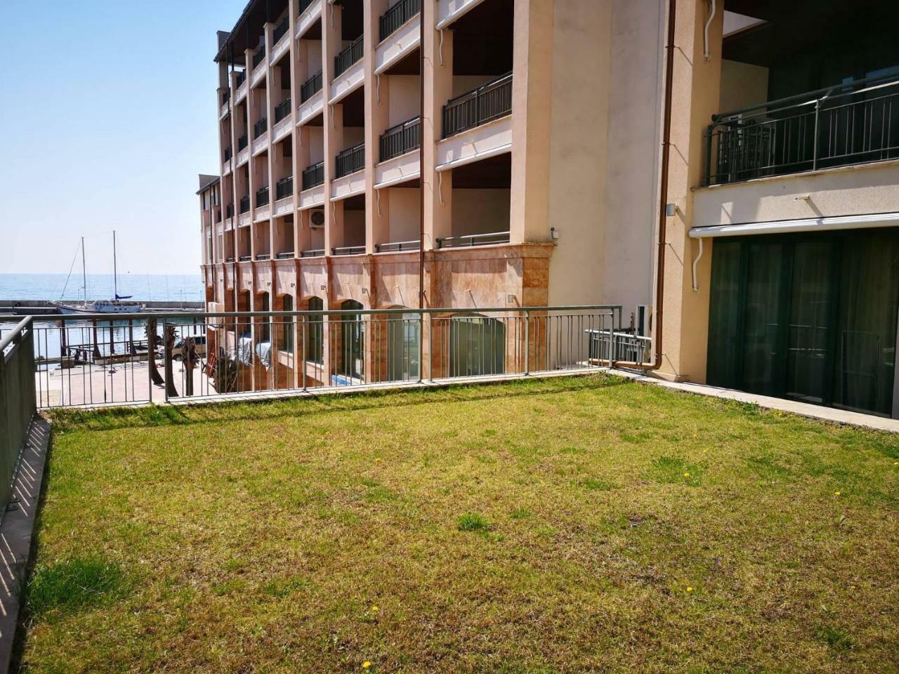 Marina City Aparthotel Baltschik Exterior foto